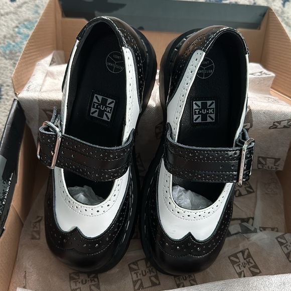 Black & white Brogue T.U.K Mary Jane shoes - Picture 11 of 11